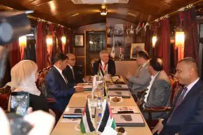 وزير النقل يترأس اجتماع مجلس إدارة