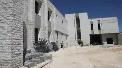 تسليم مبنى العيادات الخارجية بمستشفى معان