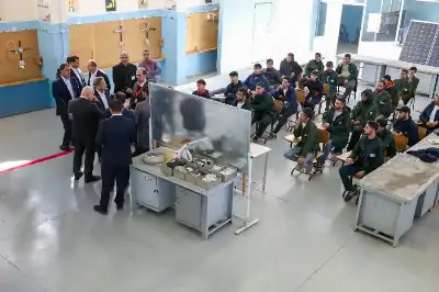 حسّان يطلع على البرامج التدريبية المهنية