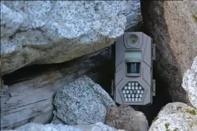 كاميرا مهجورة في كهف.. هذه هي