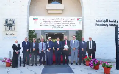 رئيس المكتب الثقافي الكويتي يزور جامعة