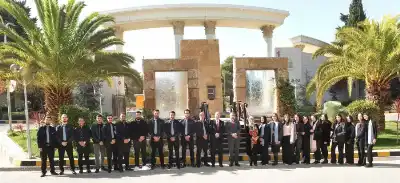 رئيس جامعة البترا يكرّم كورال الجامعة