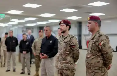 ولي العهد يفتتح غرفة القيادة والسيطرة