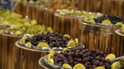 38 ألف زائر لمهرجان الزيتون في