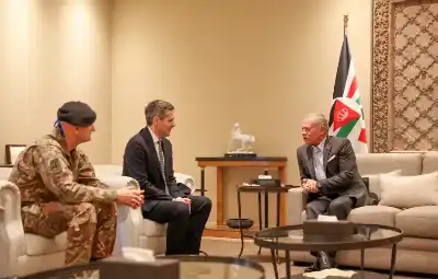 الملك يستقبل وكيل وزارة الدفاع الإيطالية