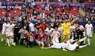 فيفا تجري مقابلة مع نجمي النشامى