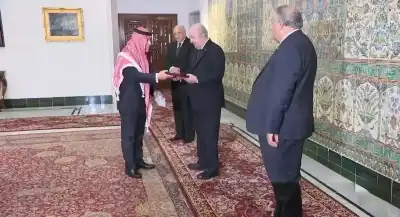 السفير سويدات يقدم أوراق اعتماده للرئيس