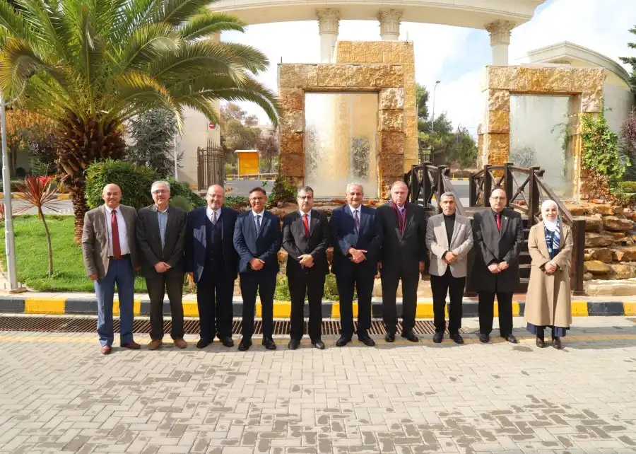 مدار الساعة,أخبار الجامعات الأردنية,جامعة البترا,كلية الخوارزمي الجامعية