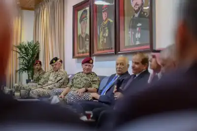 قصة الطائرة التي أضحكت الملك (فيديو)