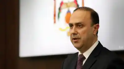 المومني يهنئ النشامى بالتأهل لنصف نهائي