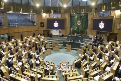 مذكرة نيابية تطالب بإقالة وزير الصناعة