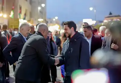 ولي العهد يهنئ أبناء الطوائف المسيحية