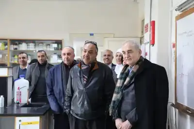 مجلس أمناء جامعة الزرقاء يزور كلية