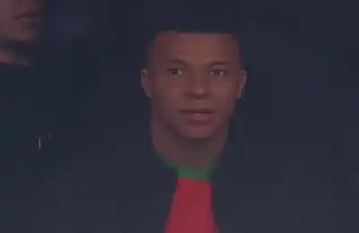 مبابي في مدرجات ملعب الرباط.. لماذا