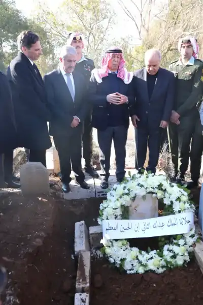 الديوان الملكي يشارك في تشييع جثمان