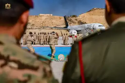 القيادي الليبي حفتر يتفقد في الأردن