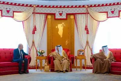 ملك البحرين يستقبل الصفدي.. ماذا بحثا؟