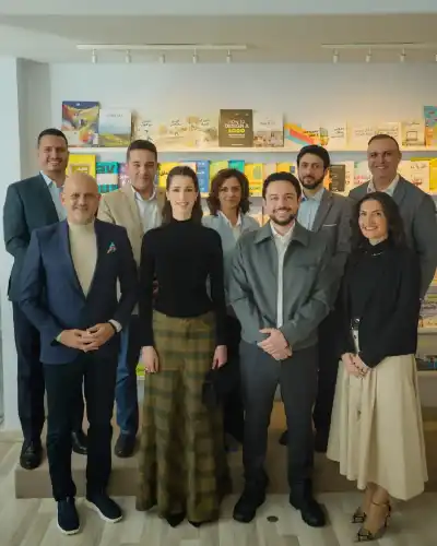 ولي العهد والأميرة رجوة يزوران شركة