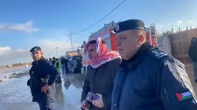 محافظ الزرقاء ومدير الشرطة يشرفان على