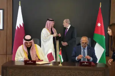 الفايز وآل ثاني يوقعان مذكّرة تفاهم