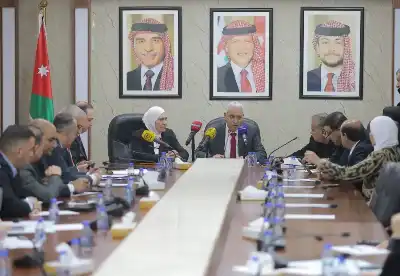 الإعلام النيابية تناقش تعزيز التنسيق بين