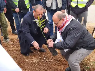 بلدية سحاب تطلق حملة تشجير لتعزيز