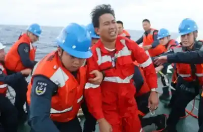 فقدان 8 أشخاص وإنقاذ 13 في