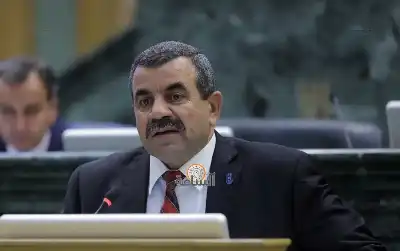 العماوي : مؤسسة حكومية تحرم موظفيها