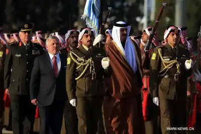 الشيخ تميم بن حمد يعزي الملك