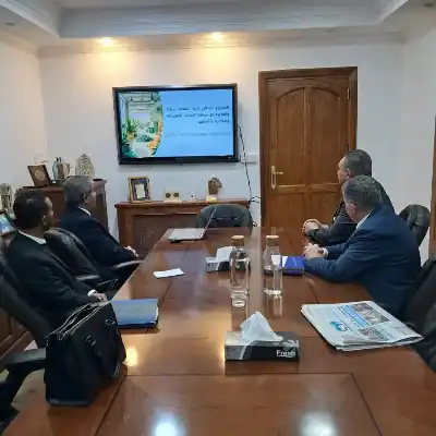 وزير البيئة يلتقي رئيس وأعضاء لجنة