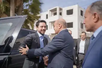 ولي العهد يلتقي ممثلين ووجهاء عن