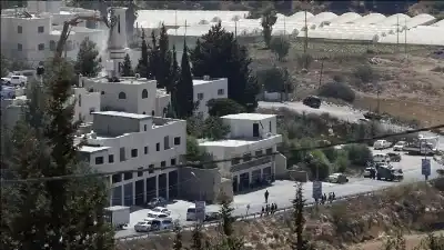 خبراء: الاحتلال قد يعلق عسكريا قوانين