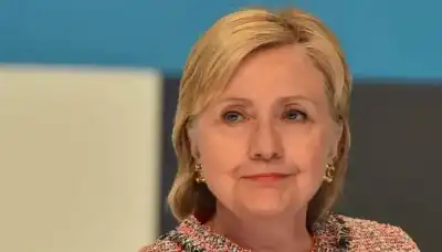 هيلاري كلينتون تنتقد ترامب بشأن موقفه