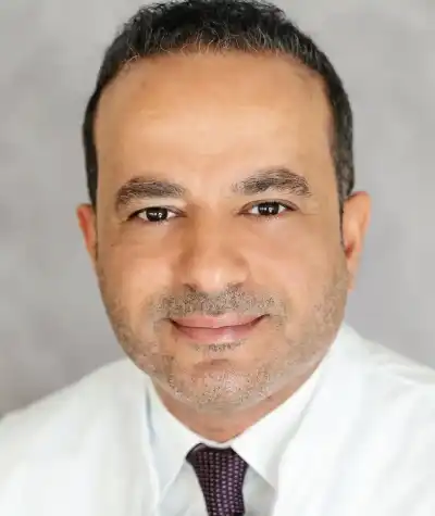 أبناء عشيرة الزيودي يهنئون ابنهم الدكتور