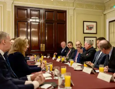 الملك لمسؤولين سابقين وبرلمانيين بريطانيين: تنذر