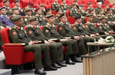 اللواء الحنيطي يوزع الكؤوس على الوحدات