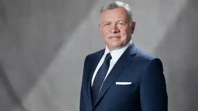 الملك يهنئ خادم الحرمين الشريفين بذكرى