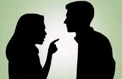مشادة كلامية بين زوجين تتحول إلى
