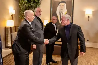 الكيلاني يقدم أمام الملك إيجازا حول