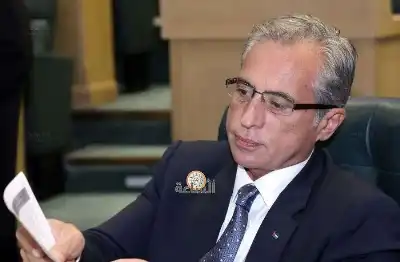 رئيس الوزراء يعقد اجتماعا مع رئيس