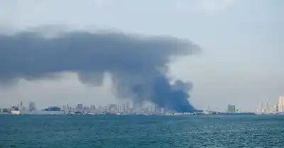 الحرس الثوري يعلن إصابة ناقلة نفط