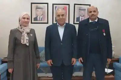 العرقان يتبرع بمدرستين على نفقته في