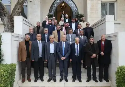 العيسوي يلتقي وفدا من أبناء عشيرة