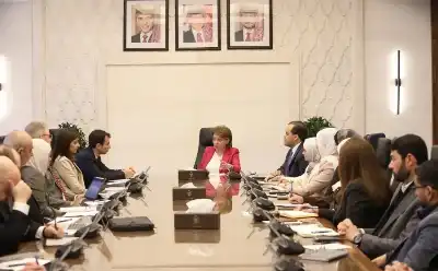 أطلاق مشروعي الخدمات المرتبطة بالأعمال وتطوير