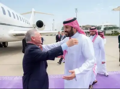 الملك يصل إلى جدة وولي العهد