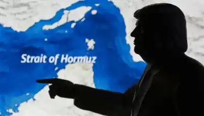 ترامب: نستطيع فتح مضيق هرمز والاستيلاء