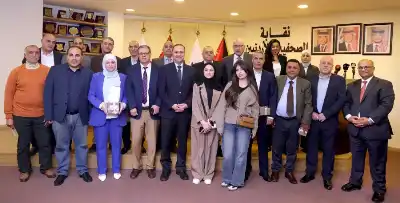 نقابة الصحفيين تكرم من أمضى 25