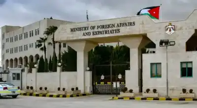 الخارجية تدعو الأردنيين إلى عدم السفر