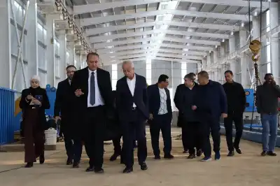 وزير البيئة يزور مصنع معادن المدينة