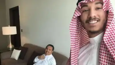 الفنان محمد عبده يفاجئ نجله بدر
